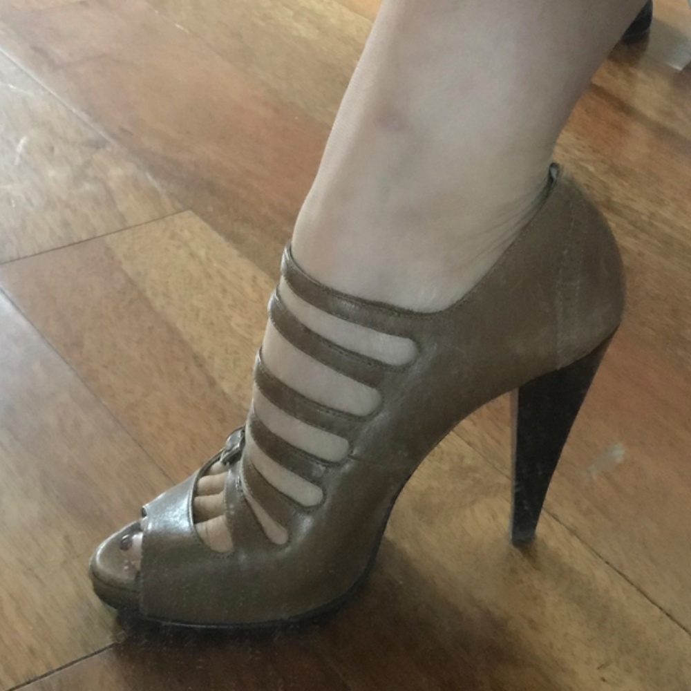 Bally leather strappy buckle heels 6.5